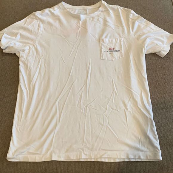 3 Vineyard Vines tshirts - Picture 3 of 11